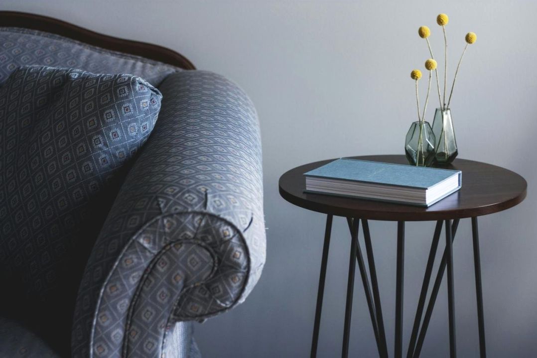 Salón con muebles modernos
